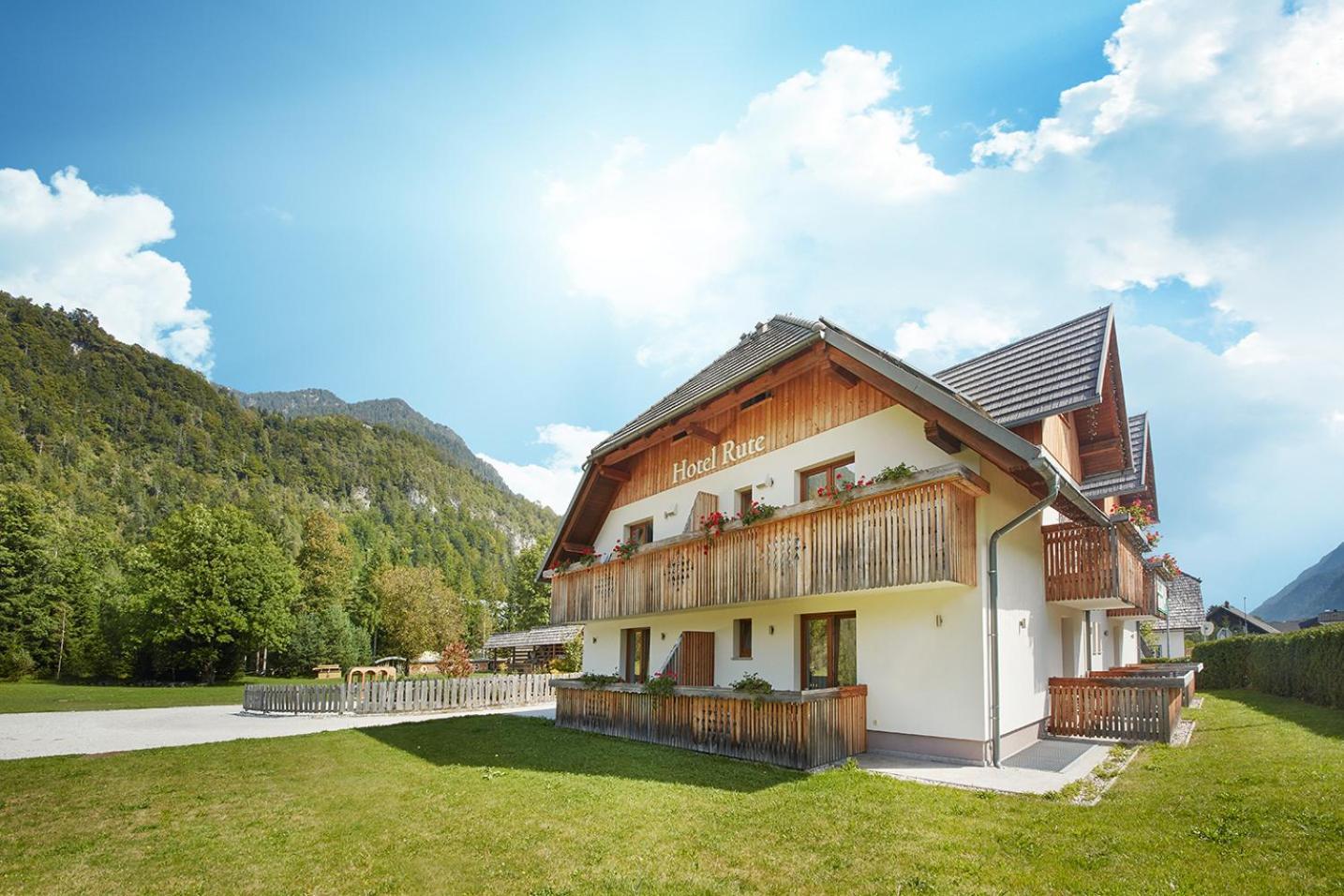 Rute Hotel And Apartments Kranjska Gora Exterior photo
